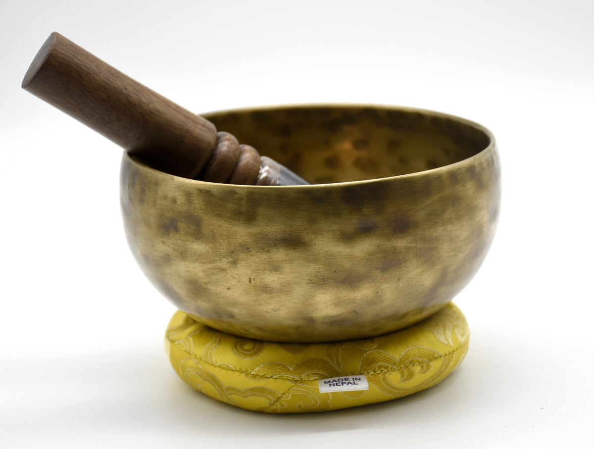 Compact hand-hammered singing bowl for meditation and yoga