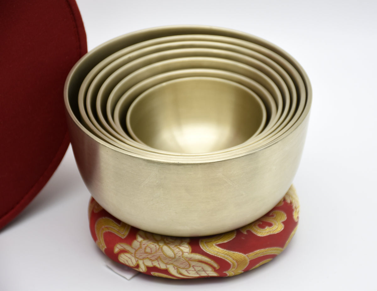 High-quality bronze Tibetan singing bowls with cushions and mallets