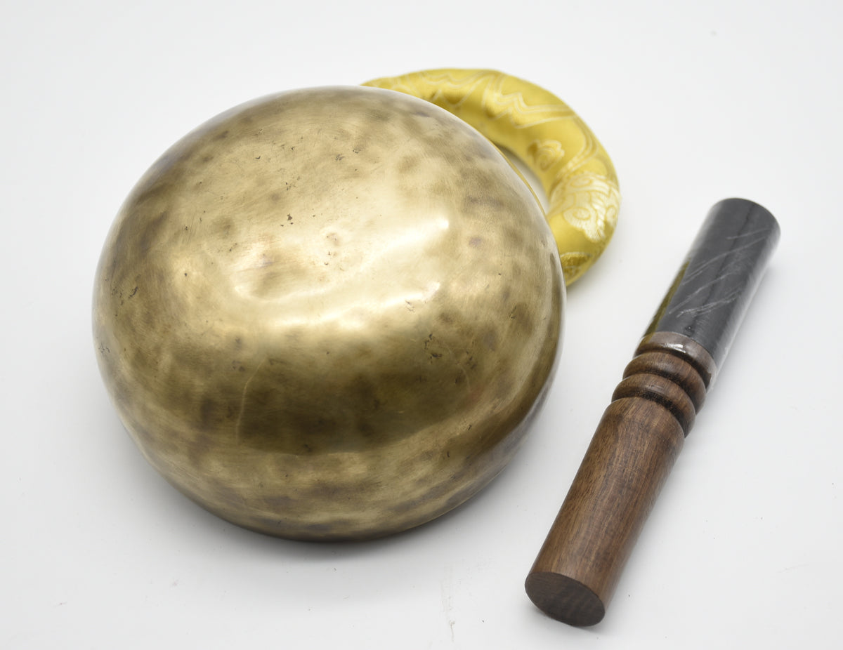 Palm-size singing bowl set with wooden mallet and cushion